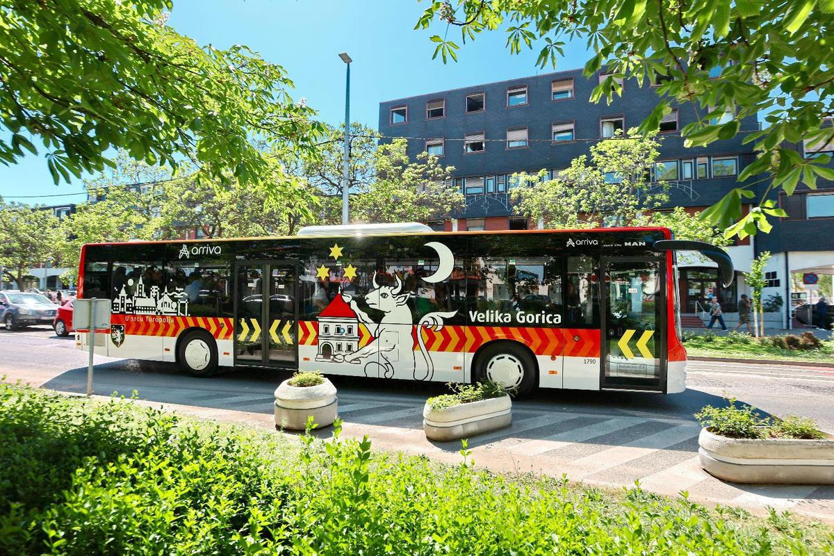storyeditor/2025-06-12/Autobusi_VG.jpg TREĆE IZDANJE RUŽE okupilo je brojne predstavnike turizma, gospodarstva, kulture i društveno-političkog života regije