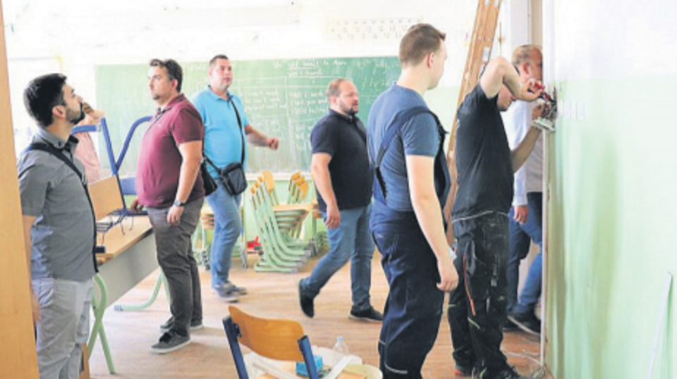 U tijeku su radovi na zgradama dvije škole u Koprivnici. Gradonačelnik Mišel Jakšić na gradilištu novog dječjeg vrtića
