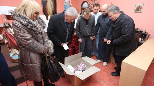Karlovački župan Ivan Vučić uručio donaciju beskućnicima