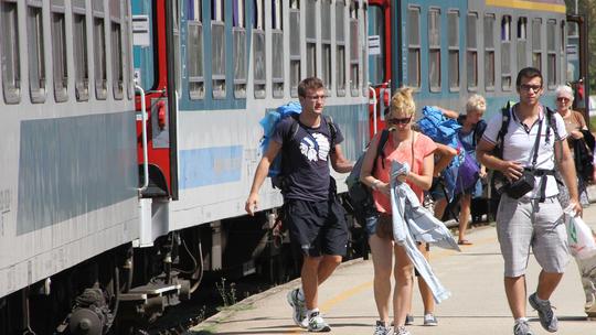 Turisti na željezničkom kolodvoru
