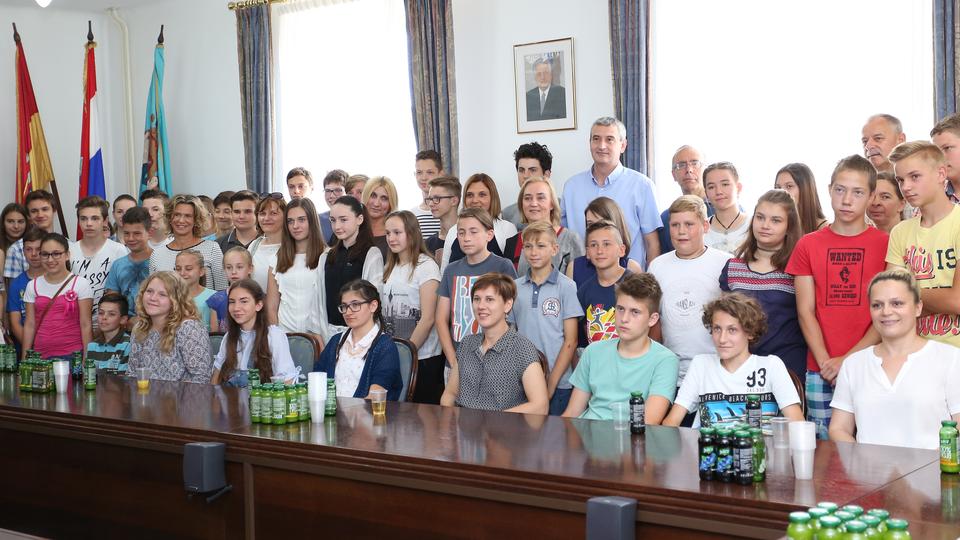 Gradonačelnik Damir Mandić primio učenike koji su osvojili nagrade na natjecanjima