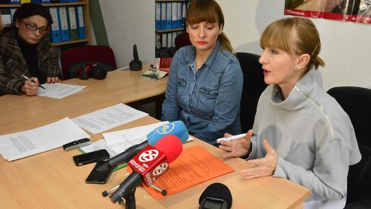 Clanice zenske Udruge Brod Ana Marija Matanovic i Sandra Buljan predstavile su rezultate istrazivanja o zastupljenosti nasilja nad zenama u Brodsko-posavskoj zupaniji