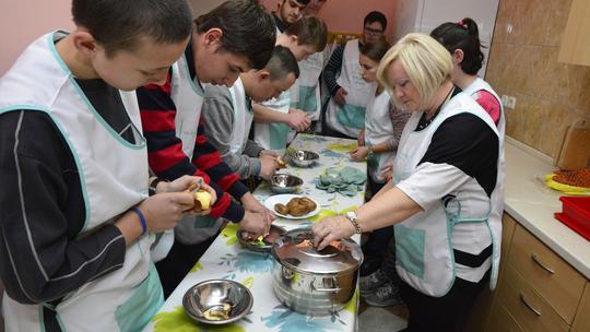 Osnovna ​š​kola Julija Kempfa​ ​predstavila je jedinstvenu kuharicu, sastavljenu od recepata za jednostavna jela koja su pripremala u​cčenici s te​š​ko​ćama u razvoju