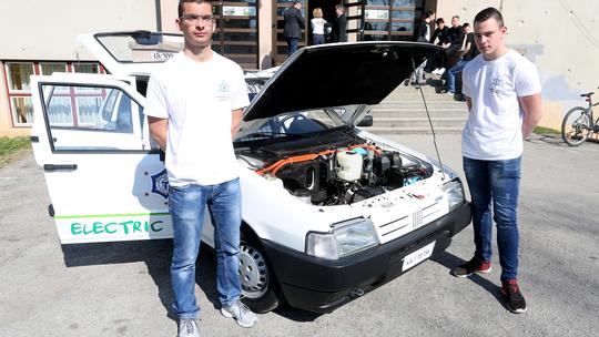 Karlovački srednjoškolci napravili električni auto