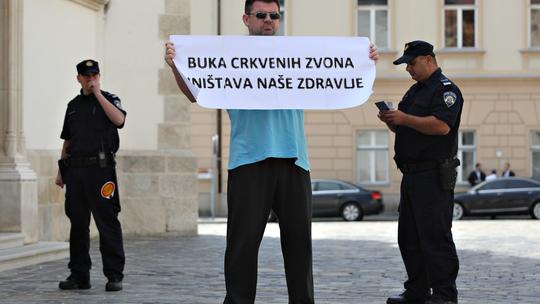 Dražen Trnski, prosvjed protiv buke crkvenih zvona