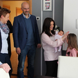 Zvonimir Novosel u posjeti prvoj rođenoj jaskanskoj bebi u 2018.