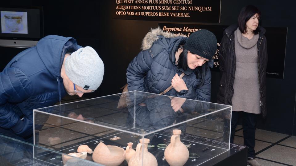 U Gradskom muzeju Sisak otvorena izložba Nekropole Siscije