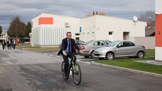 Župan Andrović na biciklu