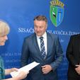 Ugovore o sufinanciranju programa predstavnicima udruga i ustanova uručio je župan Ivo Žinić