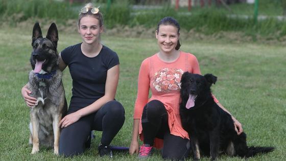 Dugorešanke Dora Picek i Olga Grmšek Meštrović sa psima
