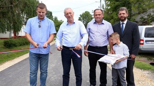 Obnovljena cesta u naselju Poljana