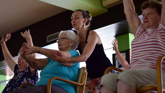 U Domu za starije osobe organizirano je vježbanje joge za korisnike