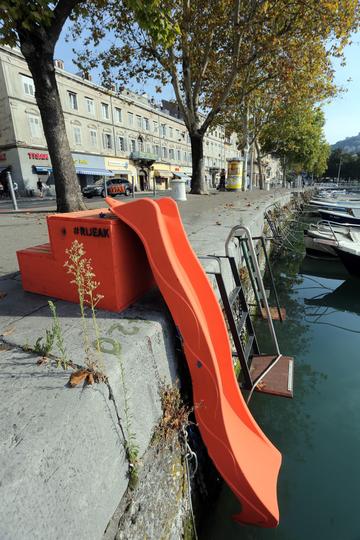 Instalacije studenata u središtu grada