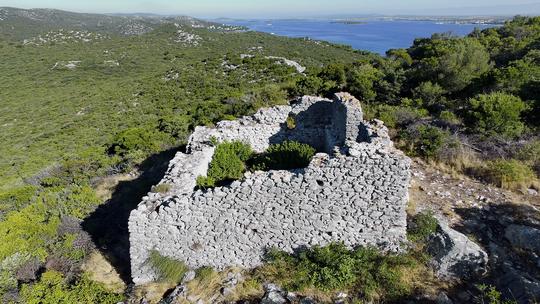 U planu je povezivanje pješčane uvale Vitane i bizantinske tvrđave iz 6. st. na brdu Pustograd