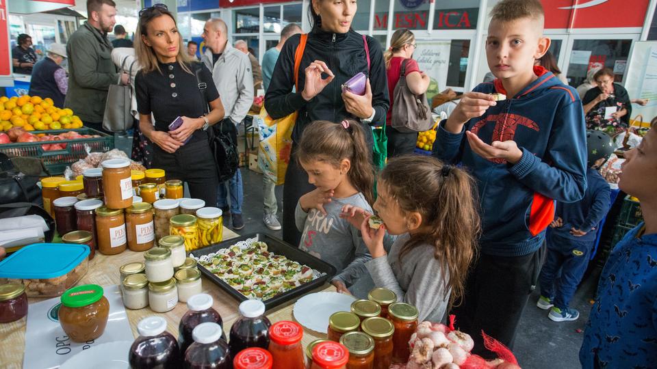 U Osijeku otvorena solidarna ekološka tržnica