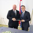 Ugovor su potpisali gradonačelnik Lipika Vinko Kasana i ministar Goran Marić