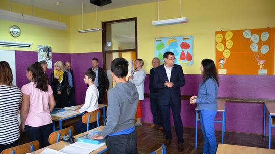Zgrada Osnovne škole u Trnovitičkom Popovcu u potpunosti je obnovljena, a stiže i novi namještaj