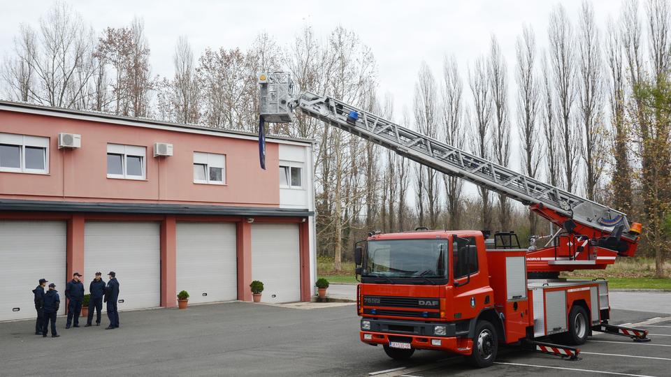 Vatrogasci od Grada dobili novo vatrogasno vozilo