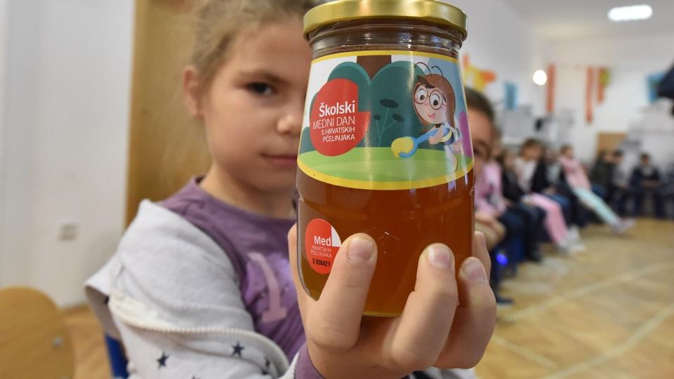 Med hrvatskih pčelara stigao u osnovne škole