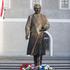 Na spomenik prvom hrvatskom predsjedniku položeni vijenci i svijeće