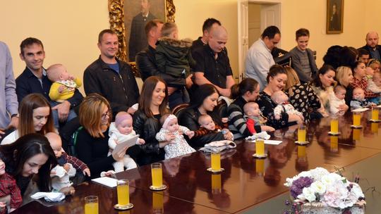 U gradskoj upravi Grada Požege održan prijem za bebe i njihove roditelje