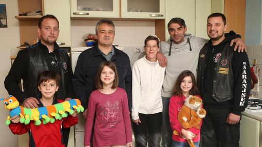 Ana Marija i Ivica Čelan sa troje svoje djece Mijom i blizancima Antonijom i Nedjeljkom konačno žive u normalnim uvjetima