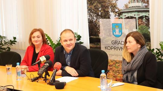 Ovo je rekordna godina u povlačenju novca iz EU, ističe gradonačelnik Mišel Jakšić koji je najavio i obnovu u osnovnim školama