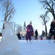 Brojni klizači uživali su na ledu u središtu Bjelovara