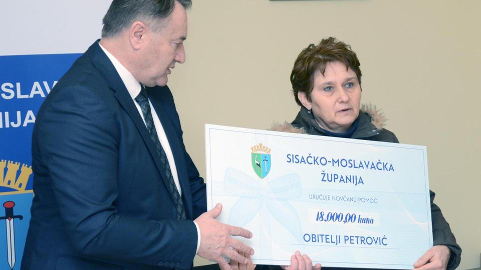 Župan Ivo Žinić ček je uručio Lukinoj baki Mirjani Škrinjar