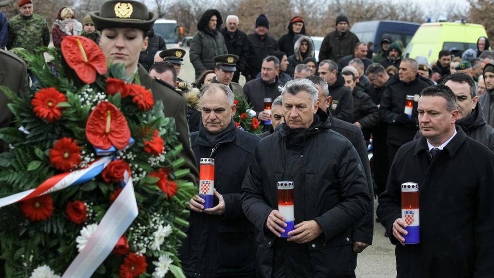 Brojna izaslanstva položila su vijence i upalila svijeće za hrvatske branitelje