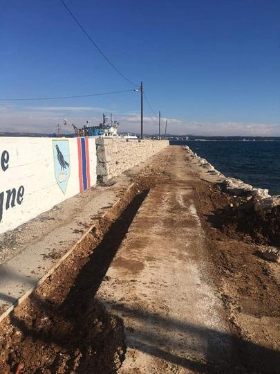 Operativna ribarska riva Parapet dobiva struju i vodu