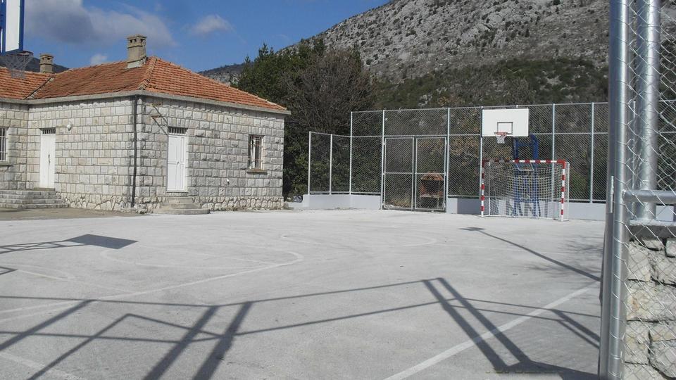 Uređeno sportsko igralište u Mrčevu