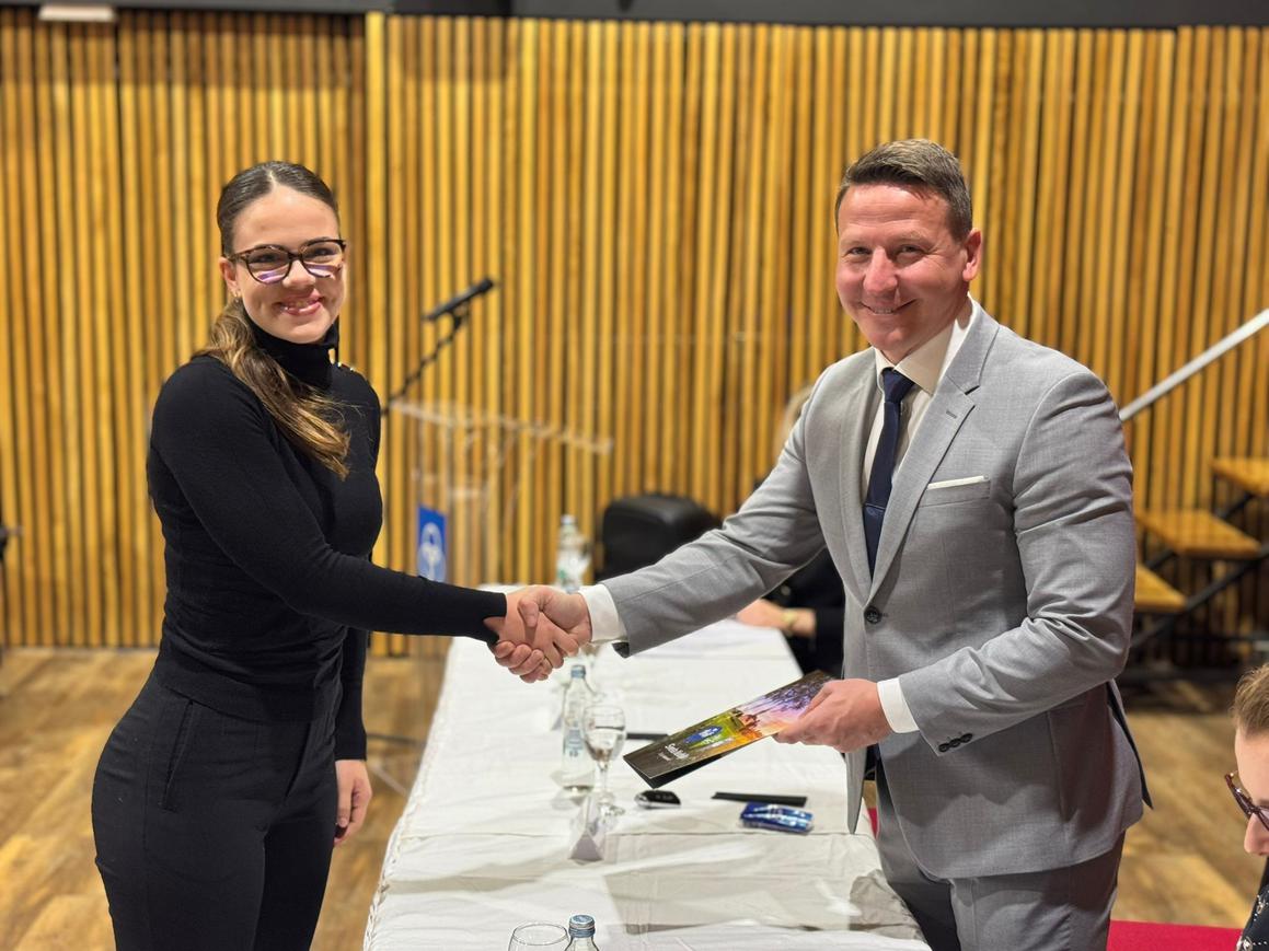 Stipendije dobilo 98 učenikai studenata, obuhvaćenasu i deficitarna zanimanja