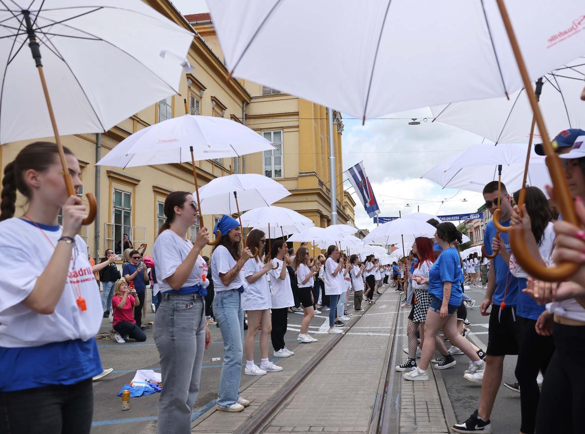 Ispraćaj maturanata uz quadrillu i Rim Tim Tagi Dim