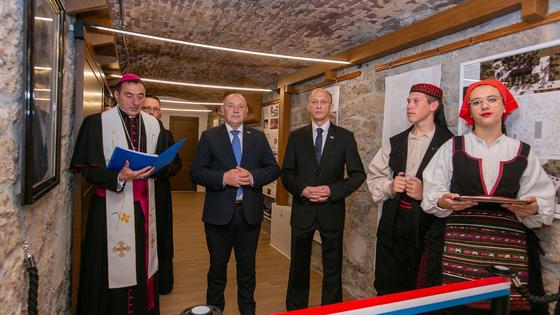 storyeditor/2025-04-25/Otvorenje_dvorane_ministar_Medved_i_zupan_Petry.jpg