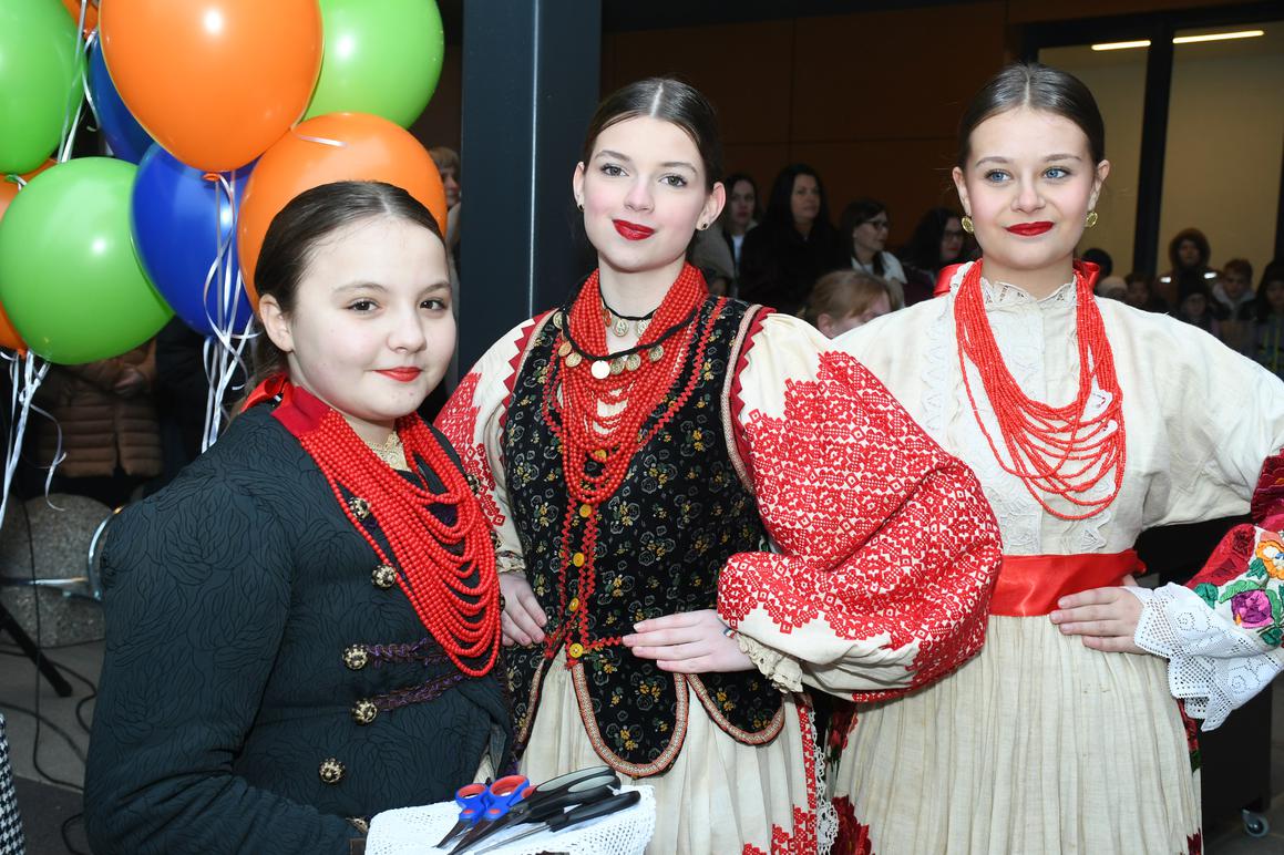 U školske klupe u novoj OŠ Galdovo sjelo je 280 učenika