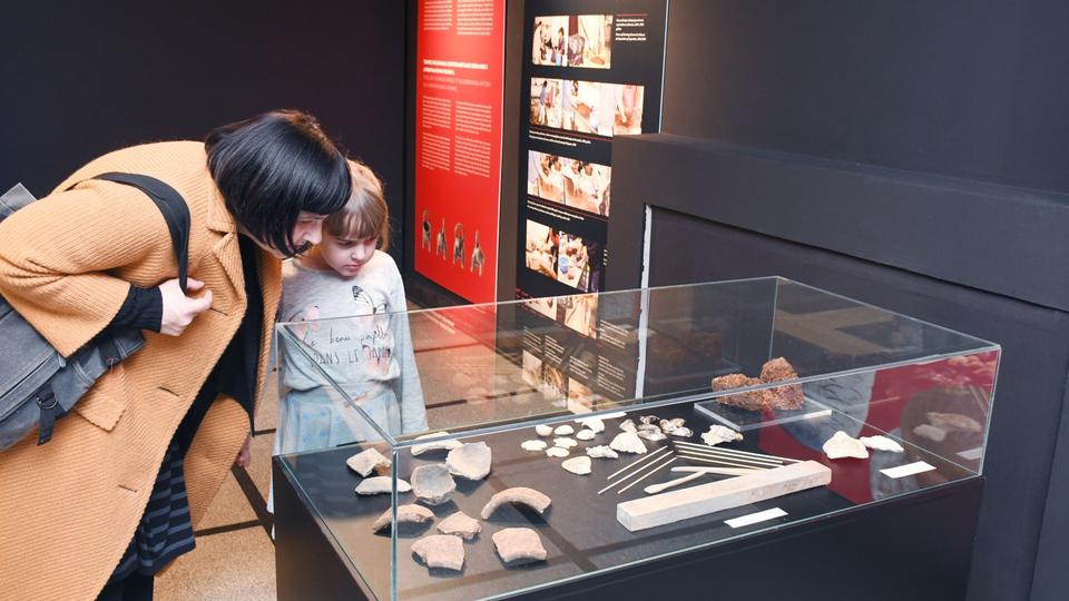 Otvorena izložba Arheološkog muzeja Istre "Izrada i pečenje keramike na neolitički način"