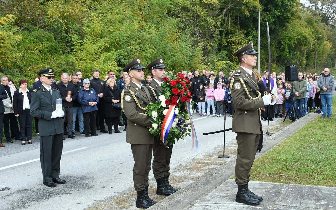 Odana počast za 56 žrtava masakra počinjenog u Baćinu