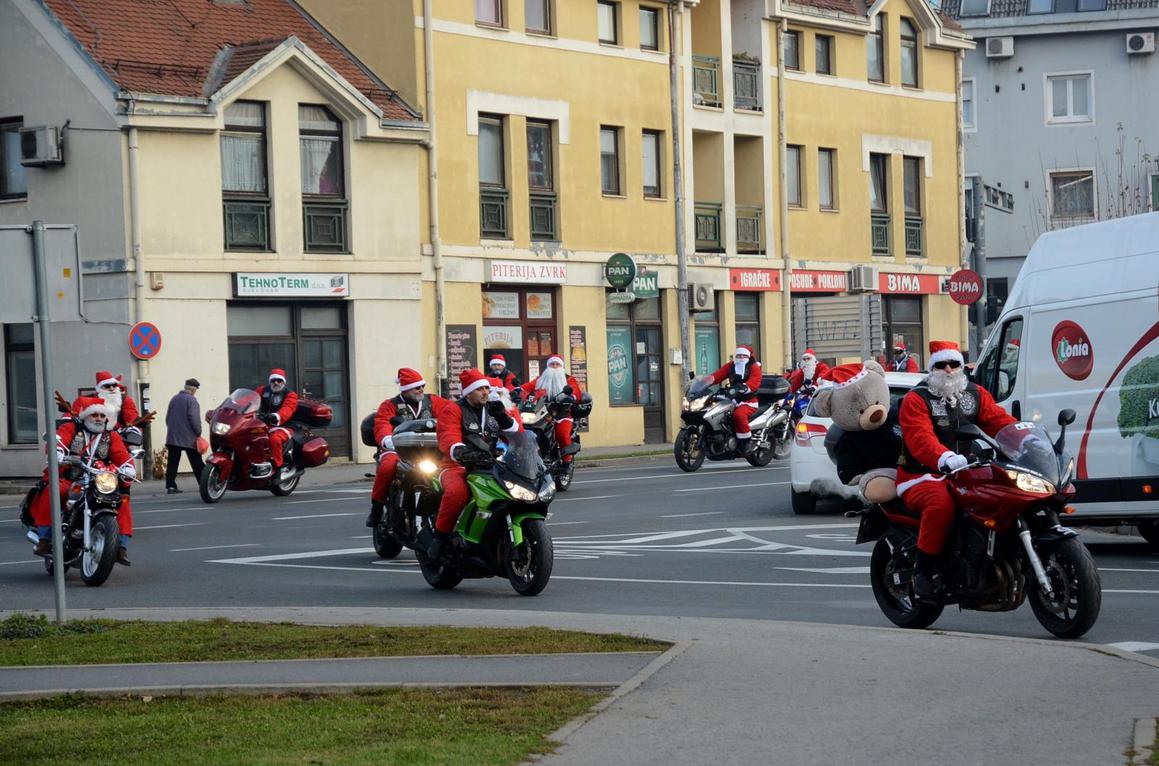 Moto Mrazovi stigli u grad