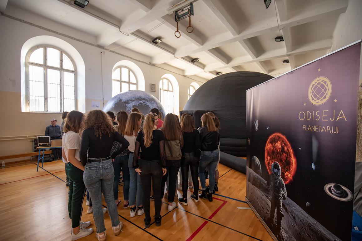 Prekrasan planetarij postavljen u Gimnaziji Dubrovnik