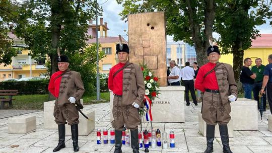 Vijenci su položeni kod spomenika hrvatskim braniteljima na obali Bosuta
