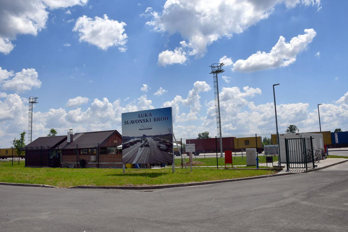 U najvećoj riječnoj luci planiraju pretovar 1,5 mil. tona robe godišnje