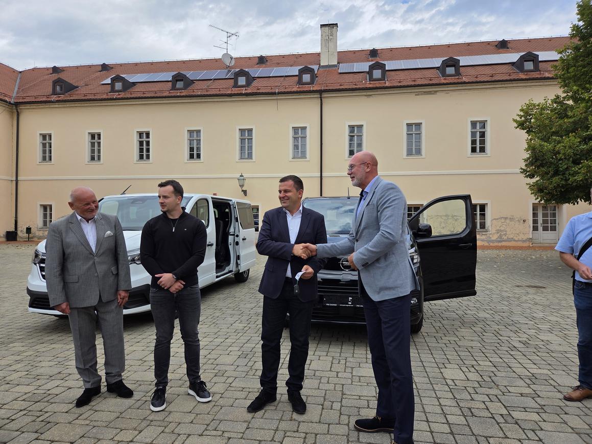 Nova ulaganja u sport – dva kombija i zračna puška za sportske klubove