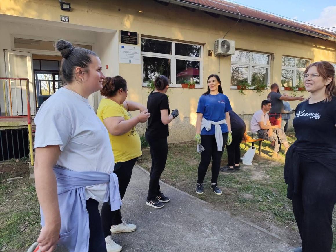 Roditelji i djeca uređivali školsku zgradu i njezin okoliš