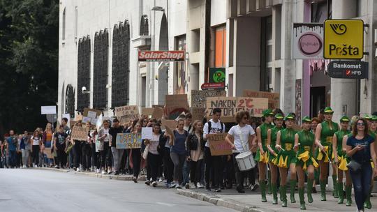 Pula: Učenici Gimnazije sudjelovali u Mimohodu za klimu
