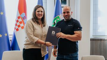 storyeditor/2025-08-24/novska_b_slager_potpis_ugovora.jpg