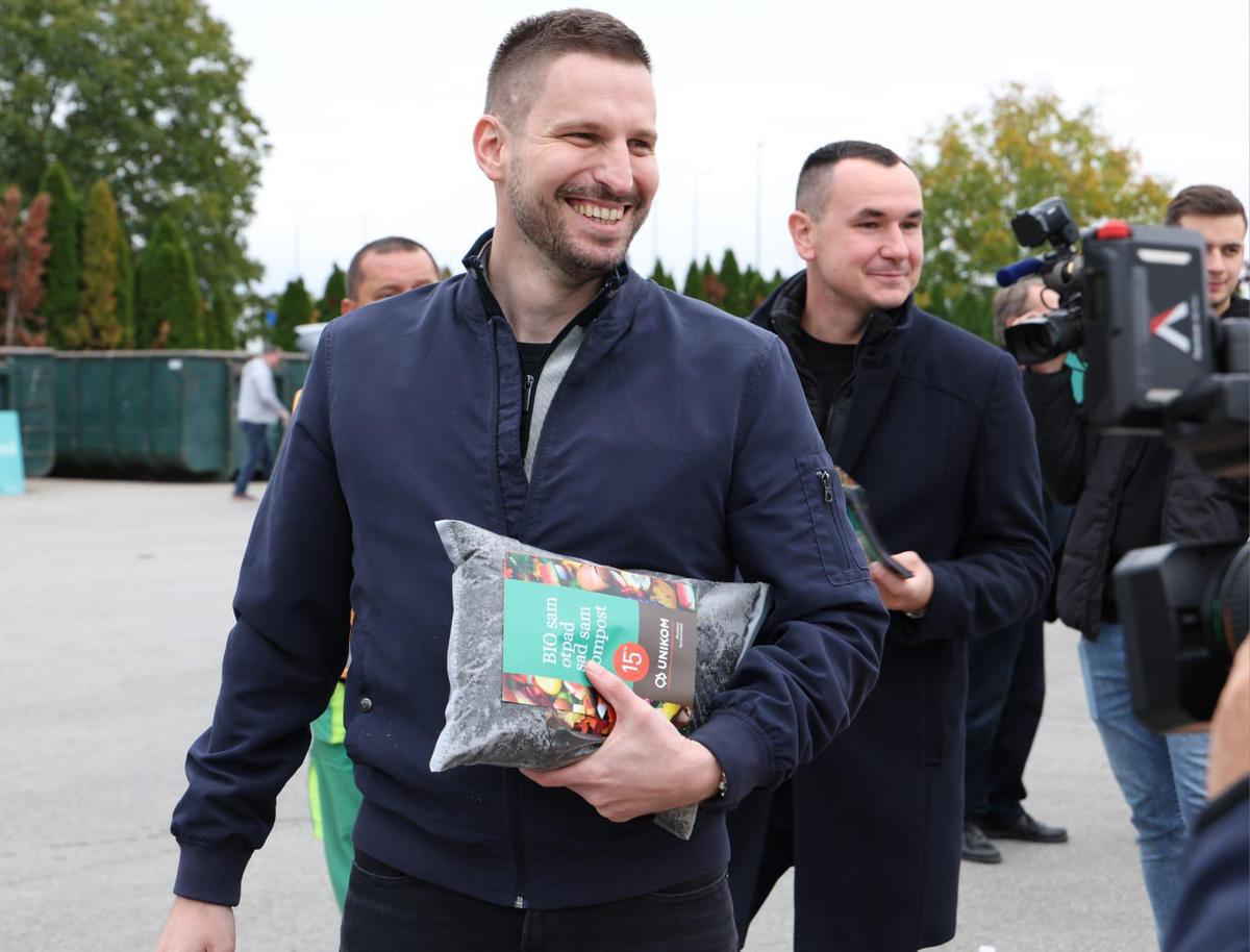 UZ KOMPOSTANU, ističe gradonačelnik Ivan Radić, Osijek ima i mobilno reciklažno dvorište za prigradska naselja, kao i reciklažno dvorište za građevni otpad u Sarvašu