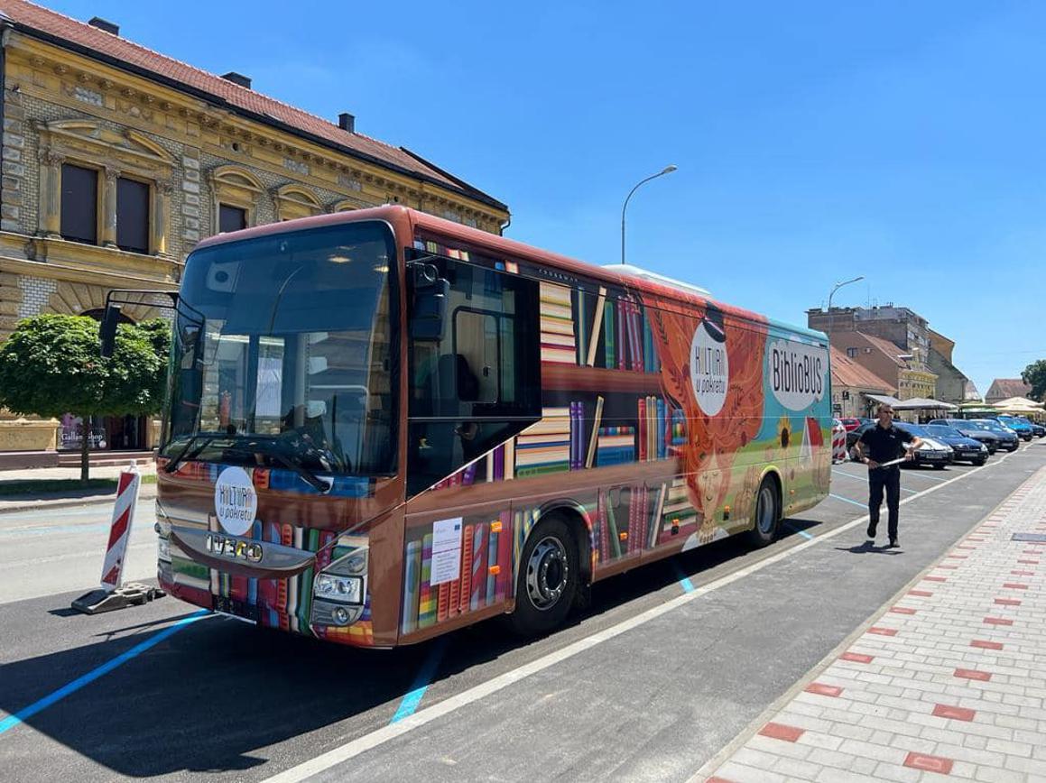 Nakon 17 godina Gradska knjižnica i čitaonica ima novi bibliobus