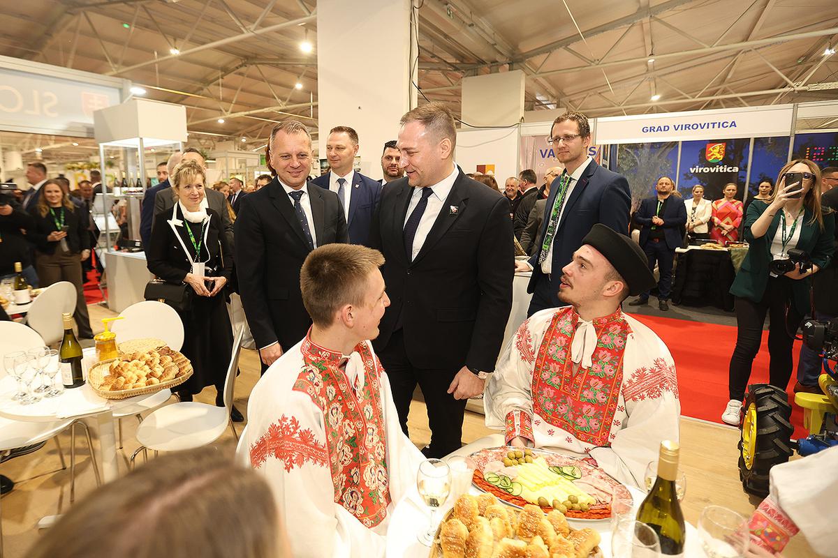 Svake godine bilježimo pozitivne pomake, stvarajući novu dodanu vrijednost poduzetnicima, obrtnicima, poljoprivrednicima, kazao je župan Igor Andrović