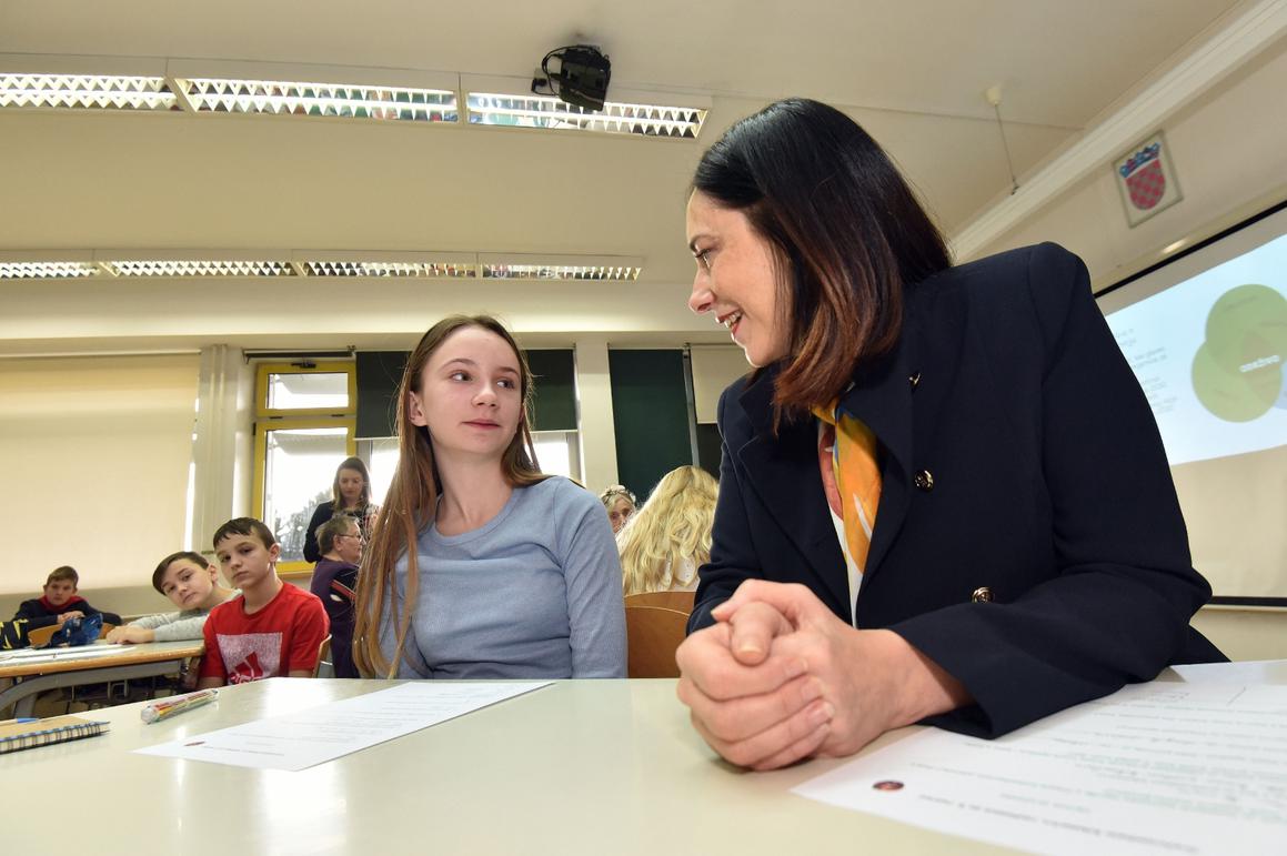 Ministrica Divjak zabavljala se s učenicima II Osnovne škole Čakovec